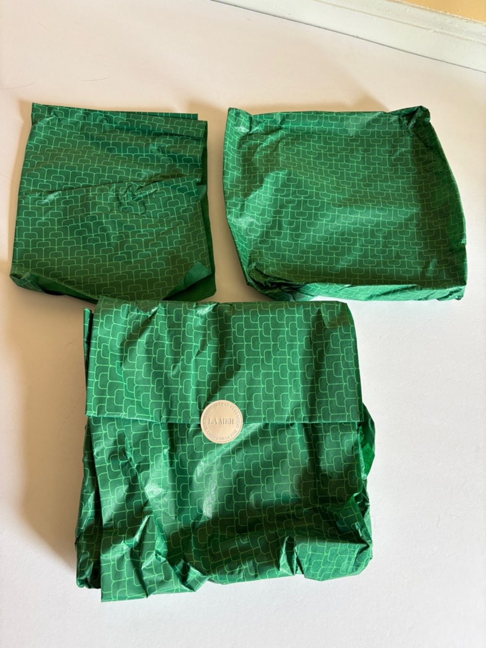 La Mer 4 Pieces of Tissue Paper Plus Sticker